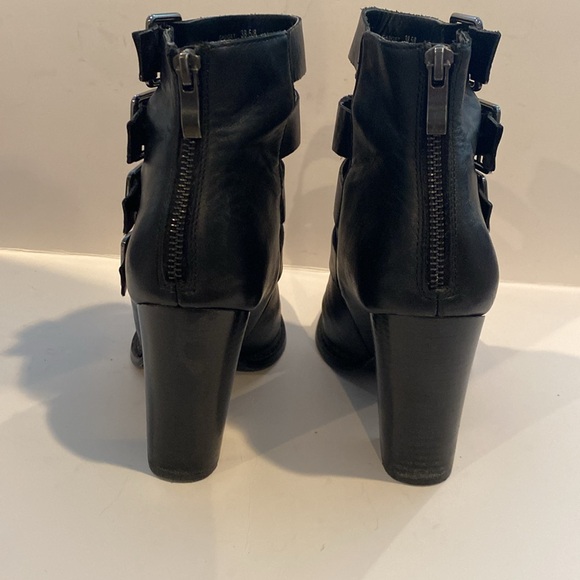 Gently worn Chinese laundry size 8 heeled boots. - Picture 5 of 8
